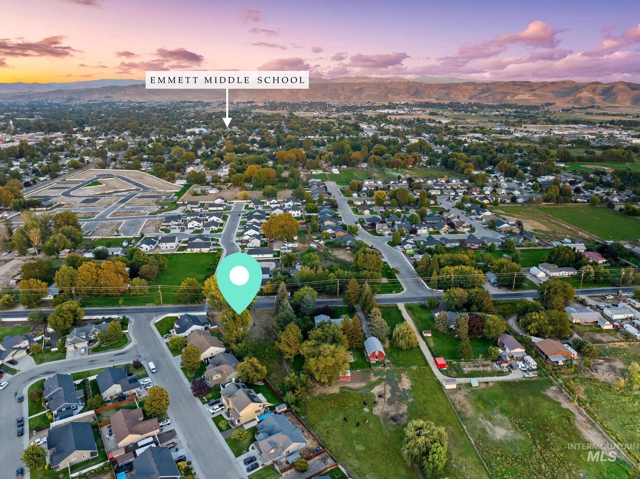 729 S Mill Rd, Emmett, Idaho 83617, 2 Bedrooms, 1 Bathroom, Residential For Sale, Price $285,000,MLS 98962889