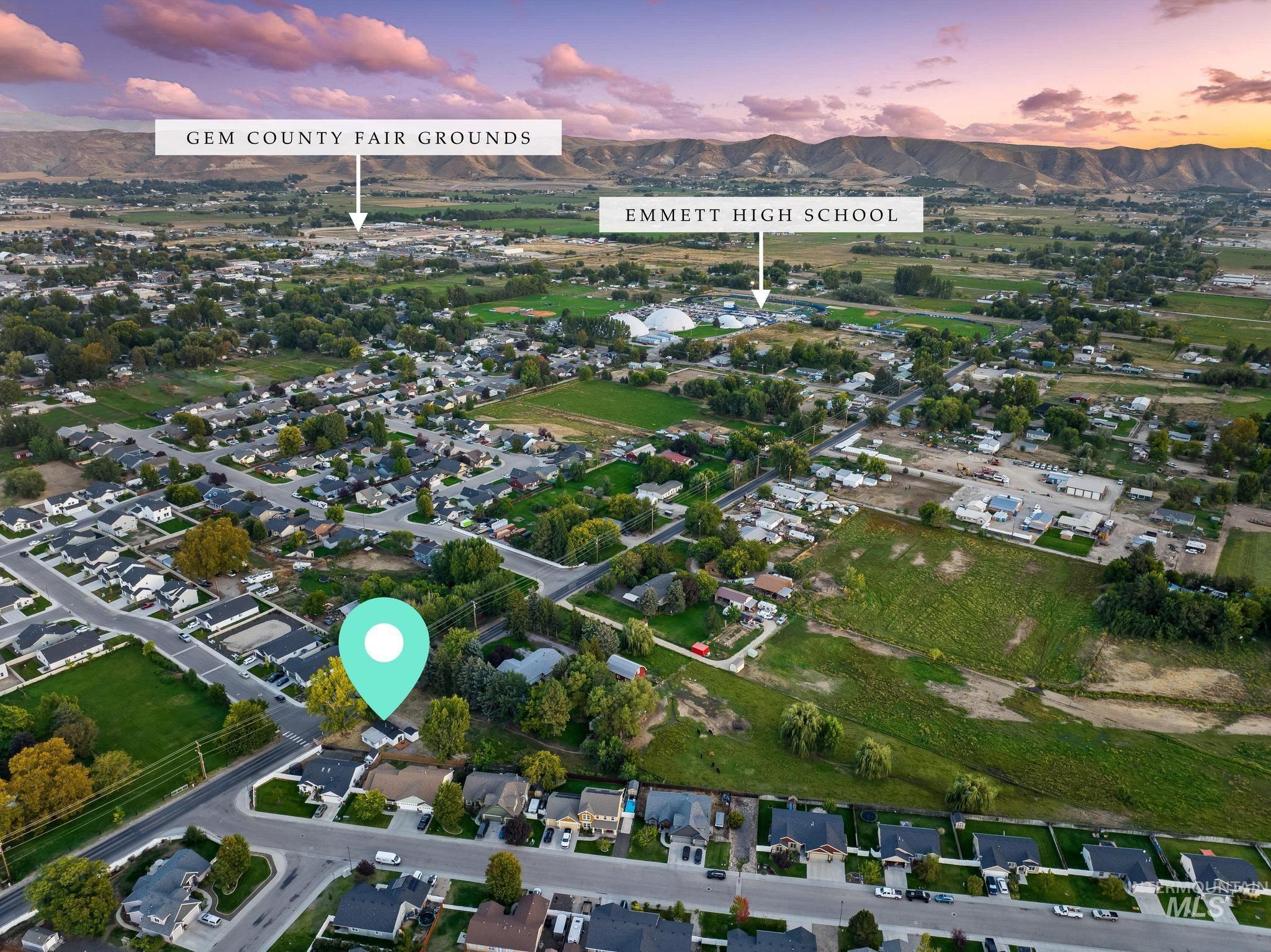 729 S Mill Rd, Emmett, Idaho 83617, 2 Bedrooms, 1 Bathroom, Residential For Sale, Price $285,000,MLS 98962889