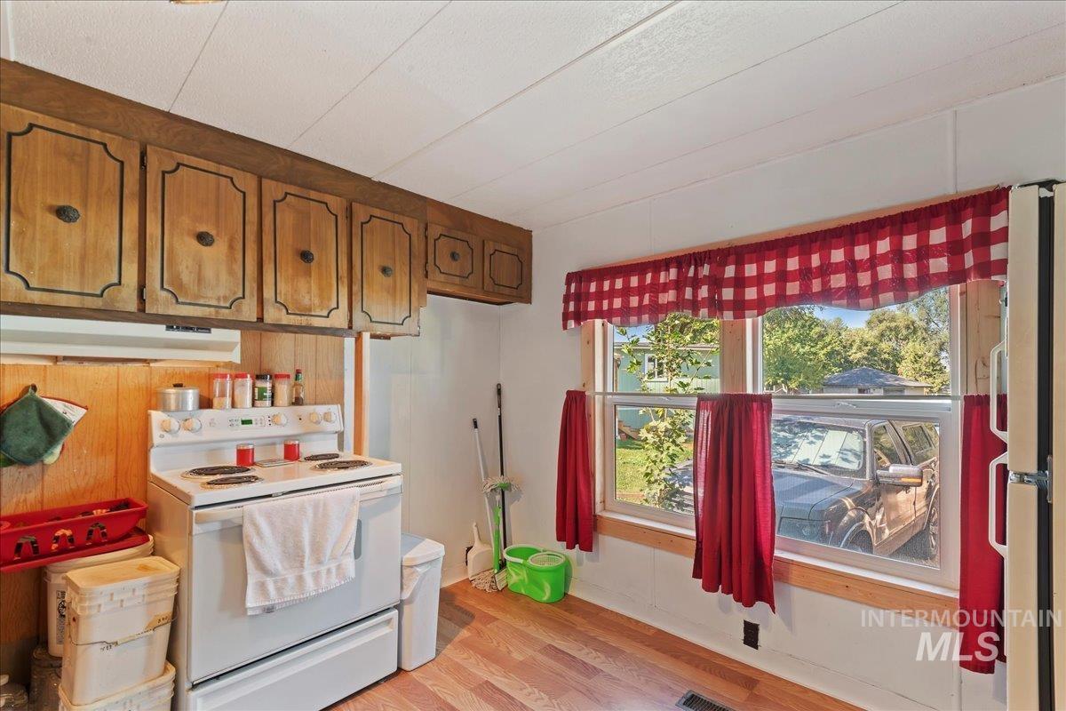 15881 Purple Sage Rd, Caldwell, Idaho 83607, 3 Bedrooms, 2 Bathrooms, Residential For Sale, Price $140,000,MLS 98962920