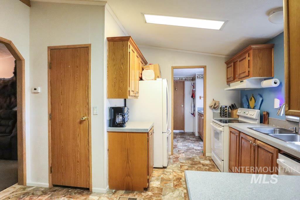 815 Eaton Rd., Weiser, Idaho 83672-0000, 3 Bedrooms, 2 Bathrooms, Residential For Sale, Price $377,999,MLS 98962929