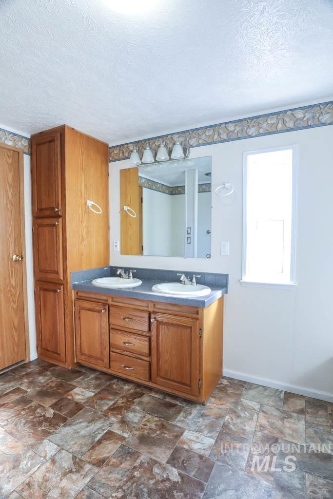 815 Eaton Rd., Weiser, Idaho 83672-0000, 3 Bedrooms, 2 Bathrooms, Residential For Sale, Price $377,999,MLS 98962929