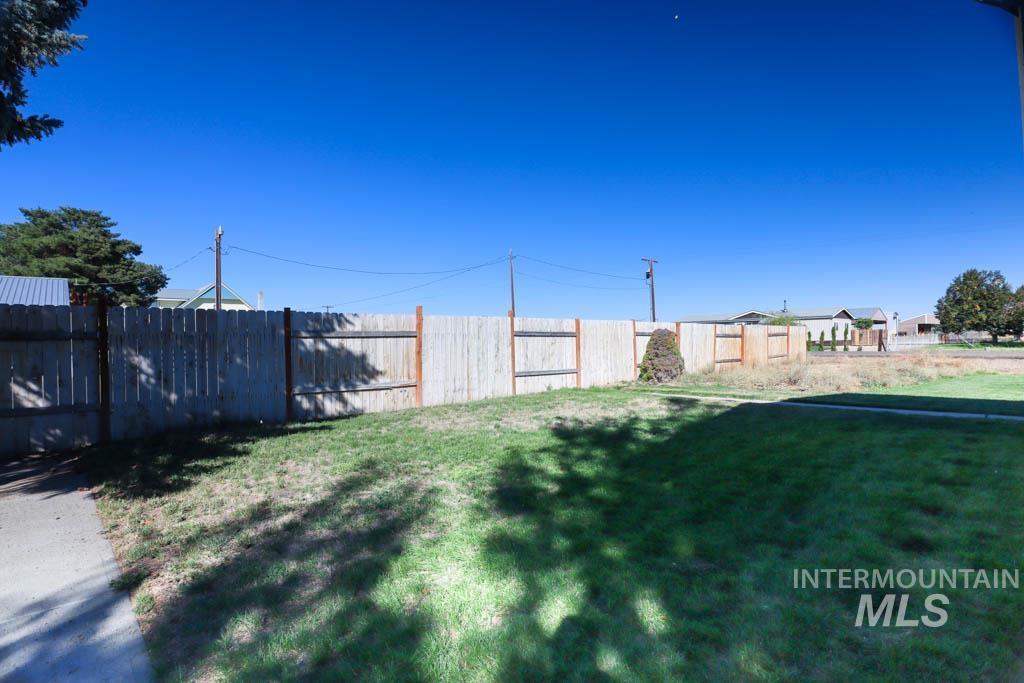 815 Eaton Rd., Weiser, Idaho 83672-0000, 3 Bedrooms, 2 Bathrooms, Residential For Sale, Price $377,999,MLS 98962929