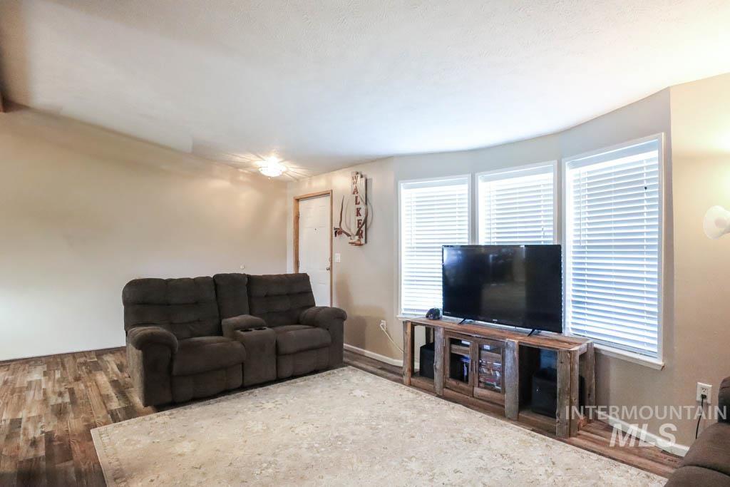 815 Eaton Rd., Weiser, Idaho 83672-0000, 3 Bedrooms, 2 Bathrooms, Residential For Sale, Price $377,999,MLS 98962929