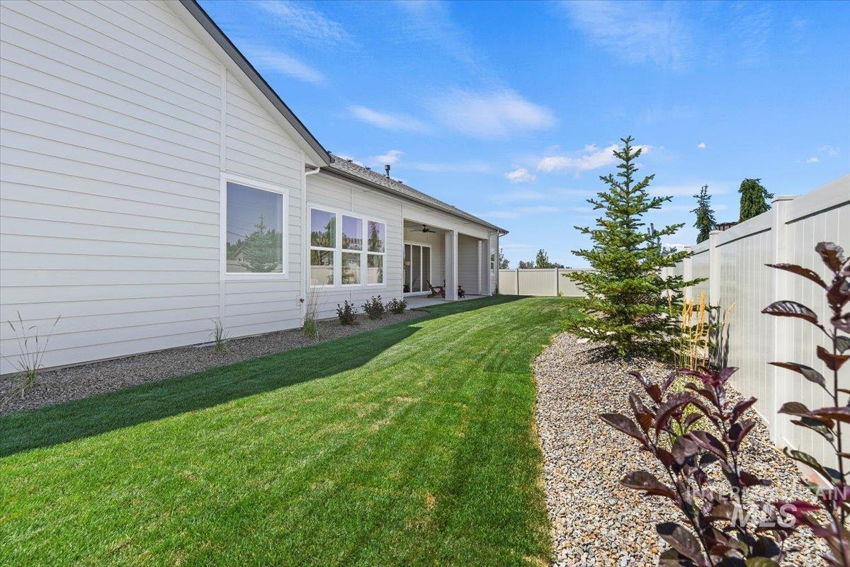 10448 W Shumard Drive, Star, Idaho 83669-000, 4 Bedrooms, 3 Bathrooms, Residential For Sale, Price $824,900,MLS 98962942