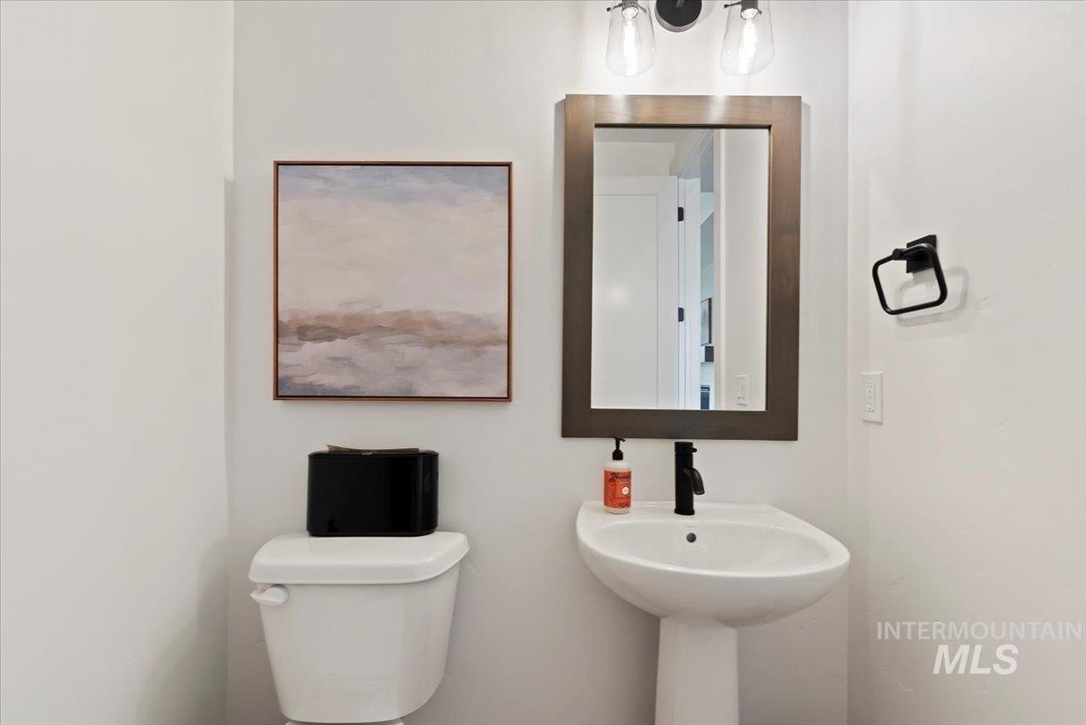 10434 W Shumard Drive, Star, Idaho 83669, 4 Bedrooms, 2.5 Bathrooms, Residential For Sale, Price $724,900,MLS 98962943