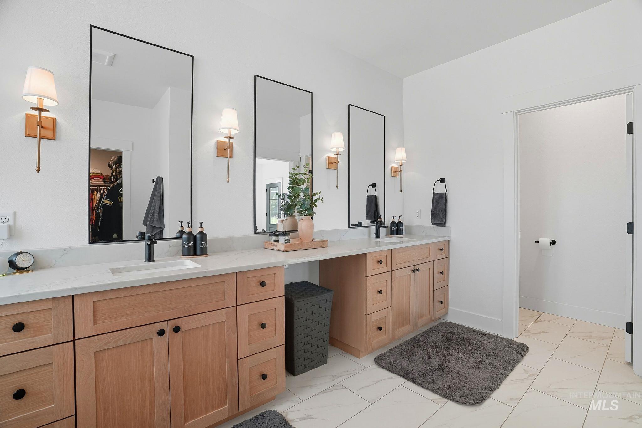 7774 Paddock Ln, Lewiston, Idaho 83501, 4 Bedrooms, 3.5 Bathrooms, Residential For Sale, Price $1,395,000, 98963013