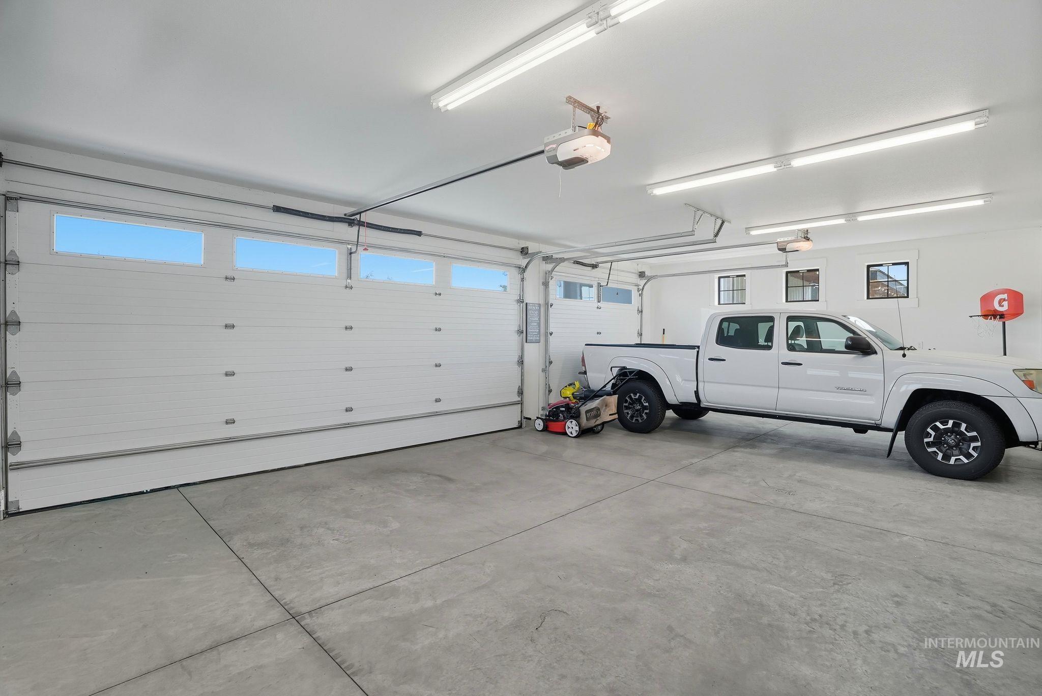 7774 Paddock Ln, Lewiston, Idaho 83501, 4 Bedrooms, 3.5 Bathrooms, Residential For Sale, Price $1,395,000, 98963013