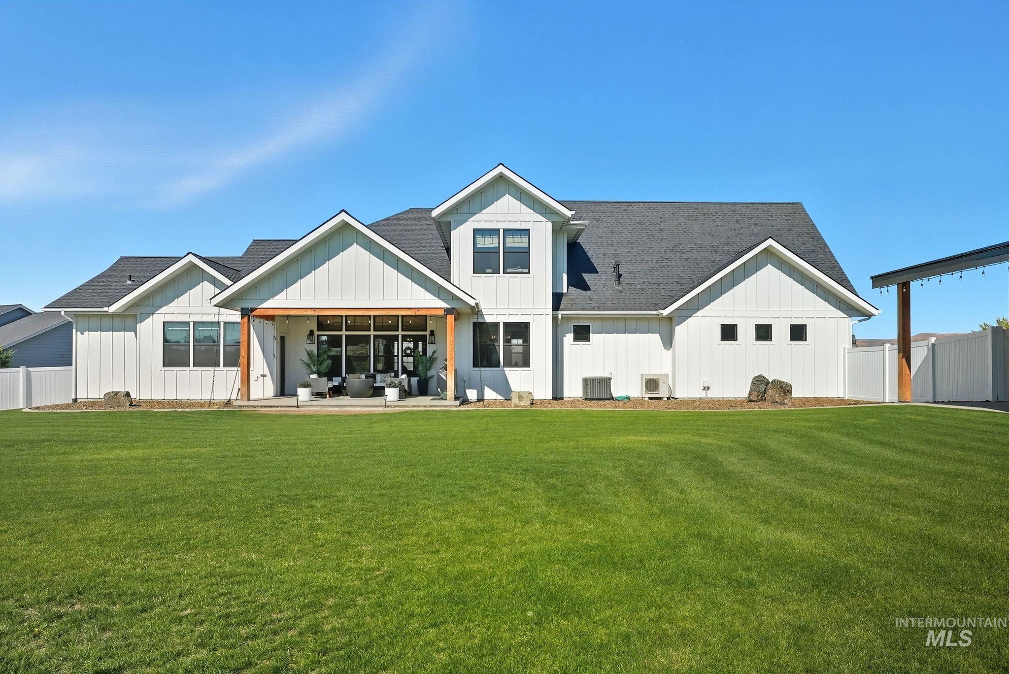 7774 Paddock Ln, Lewiston, Idaho 83501, 4 Bedrooms, 3.5 Bathrooms, Residential For Sale, Price $1,395,000, 98963013