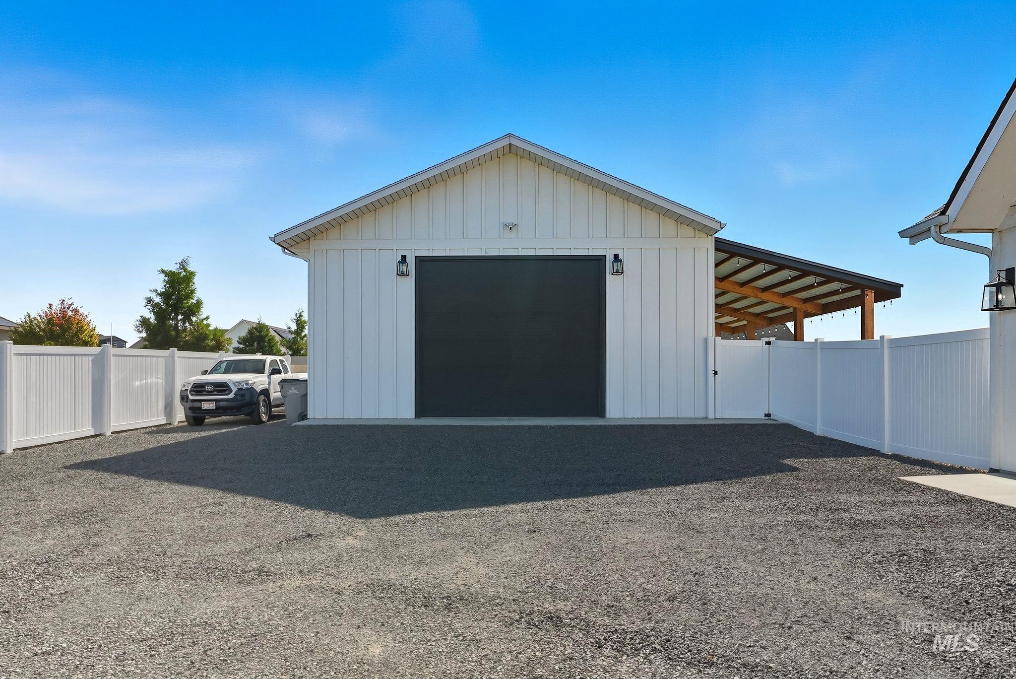 7774 Paddock Ln, Lewiston, Idaho 83501, 4 Bedrooms, 3.5 Bathrooms, Residential For Sale, Price $1,395,000,MLS 98963013