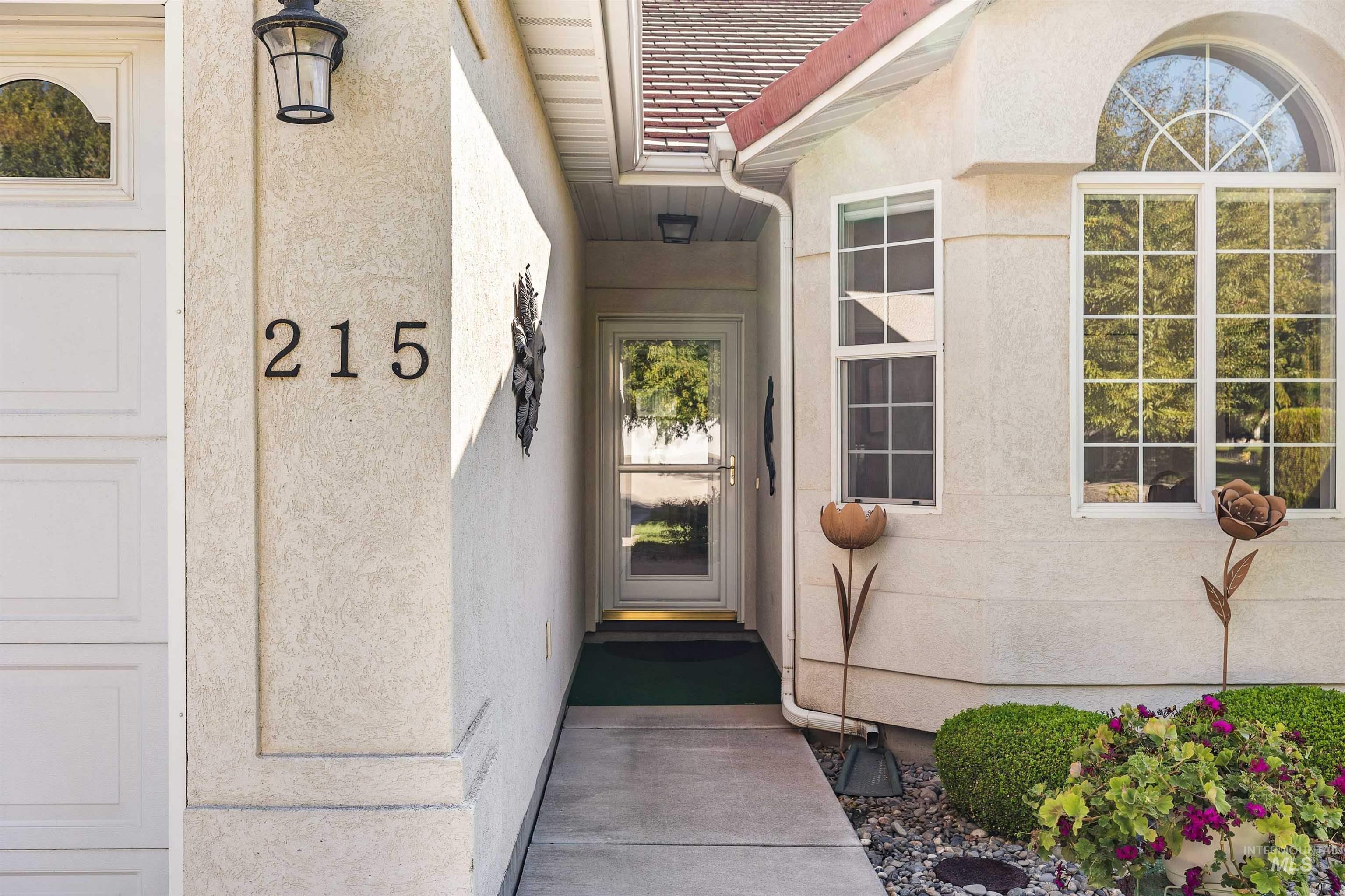 215 Los Lagos, Twin Falls, Idaho 83301, 3 Bedrooms, 2 Bathrooms, Residential For Sale, Price $382,000,MLS 98963043