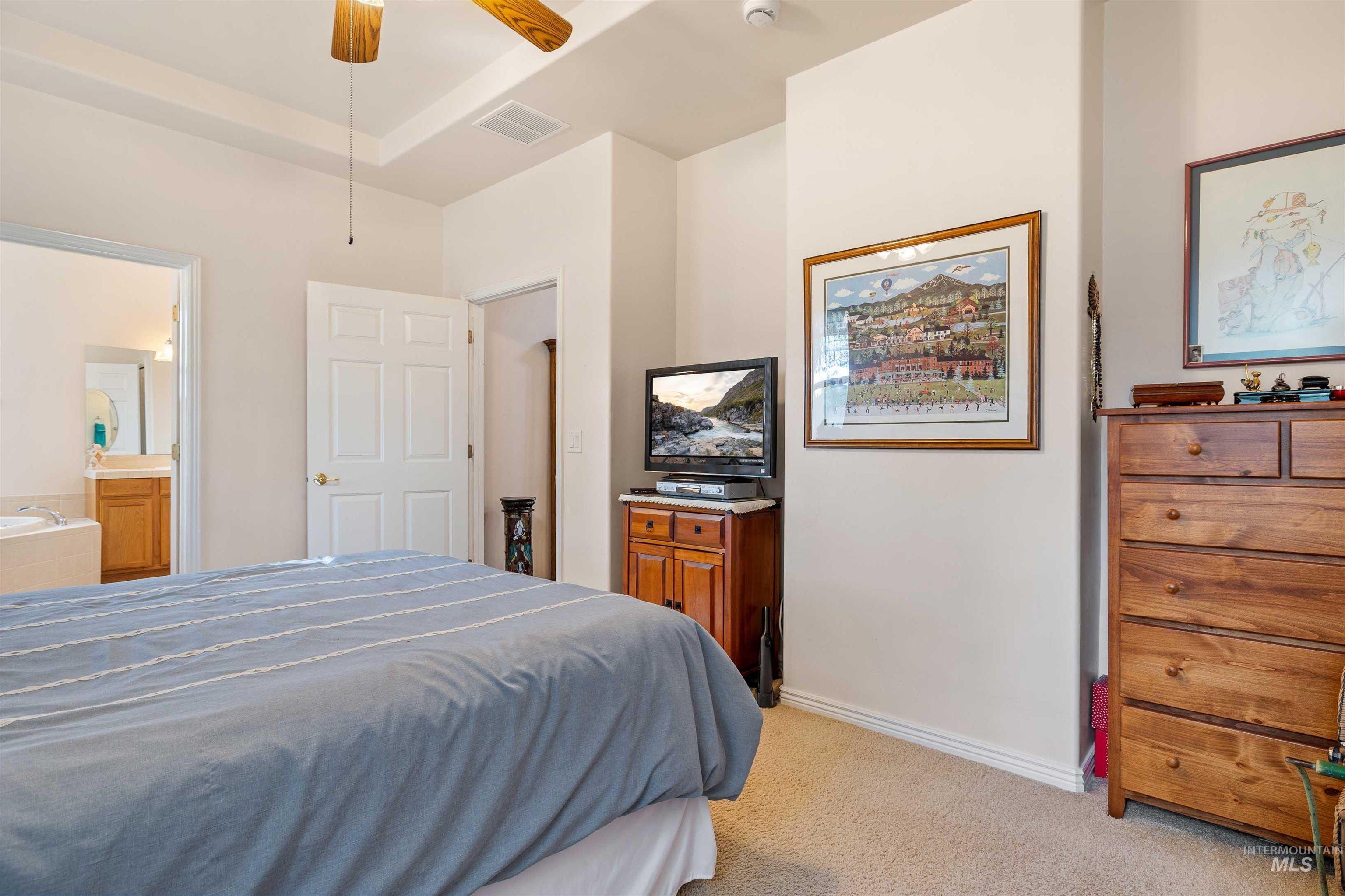 215 Los Lagos, Twin Falls, Idaho 83301, 3 Bedrooms, 2 Bathrooms, Residential For Sale, Price $382,000,MLS 98963043