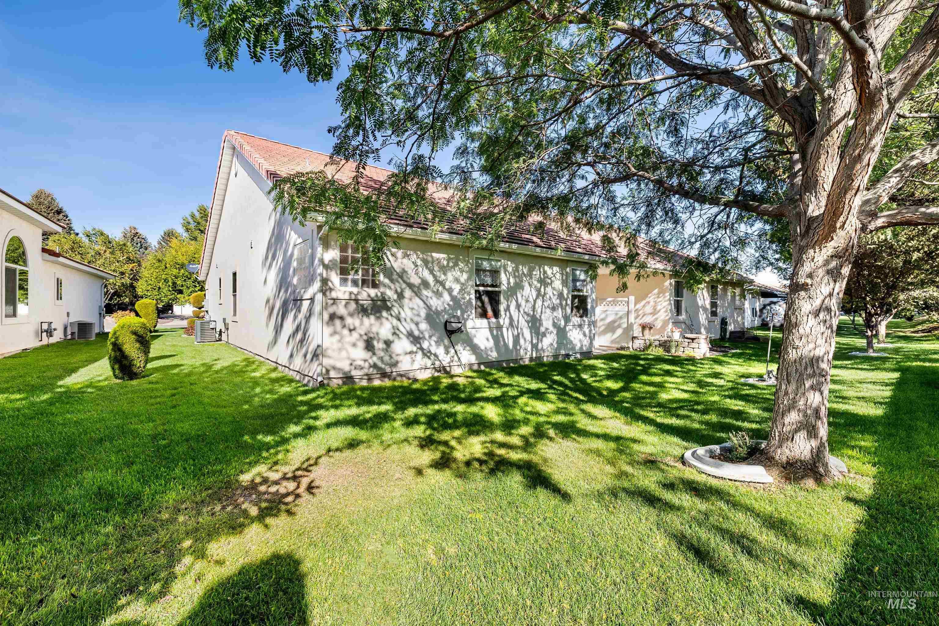 215 Los Lagos, Twin Falls, Idaho 83301, 3 Bedrooms, 2 Bathrooms, Residential For Sale, Price $382,000,MLS 98963043