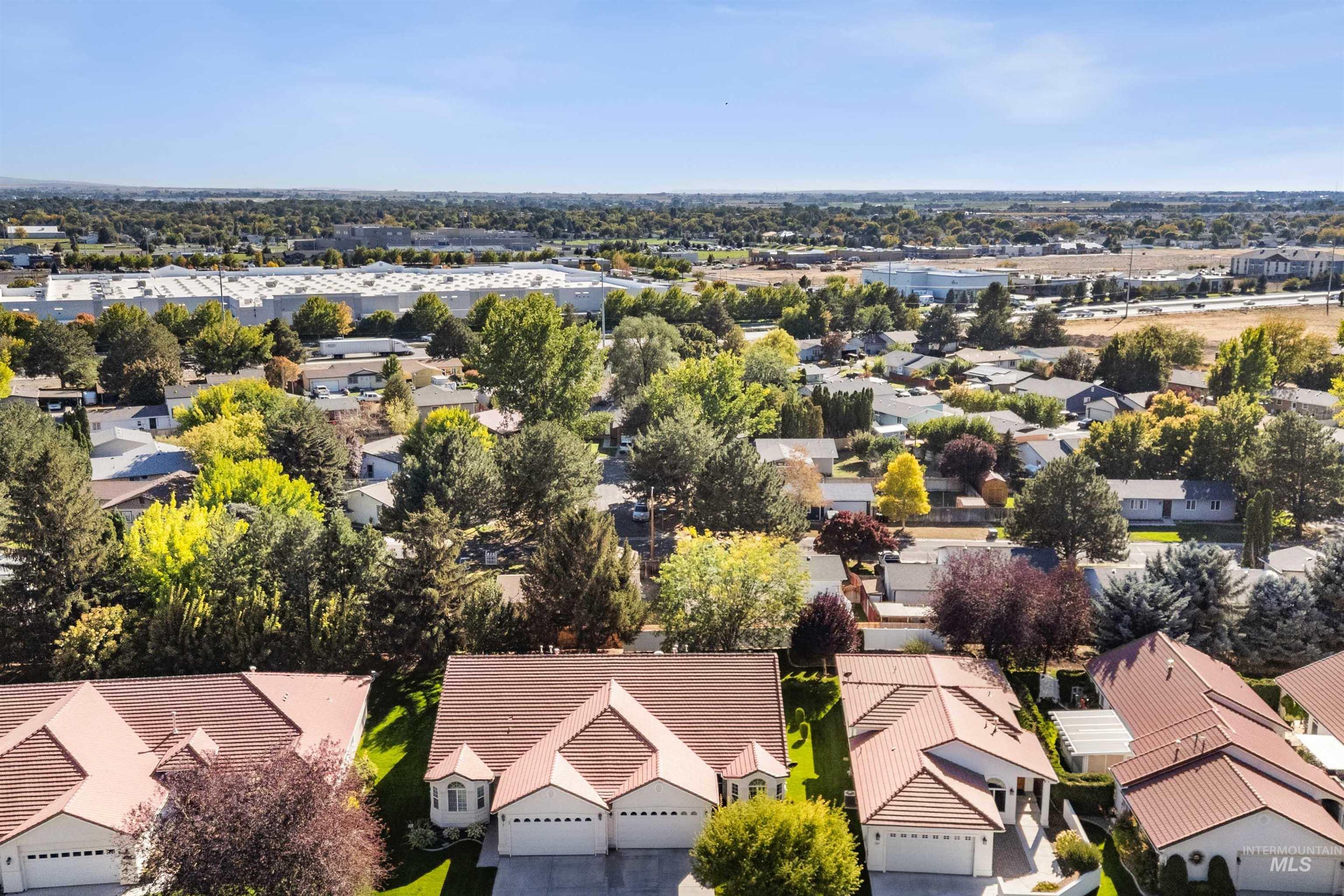 215 Los Lagos, Twin Falls, Idaho 83301, 3 Bedrooms, 2 Bathrooms, Residential For Sale, Price $382,000,MLS 98963043