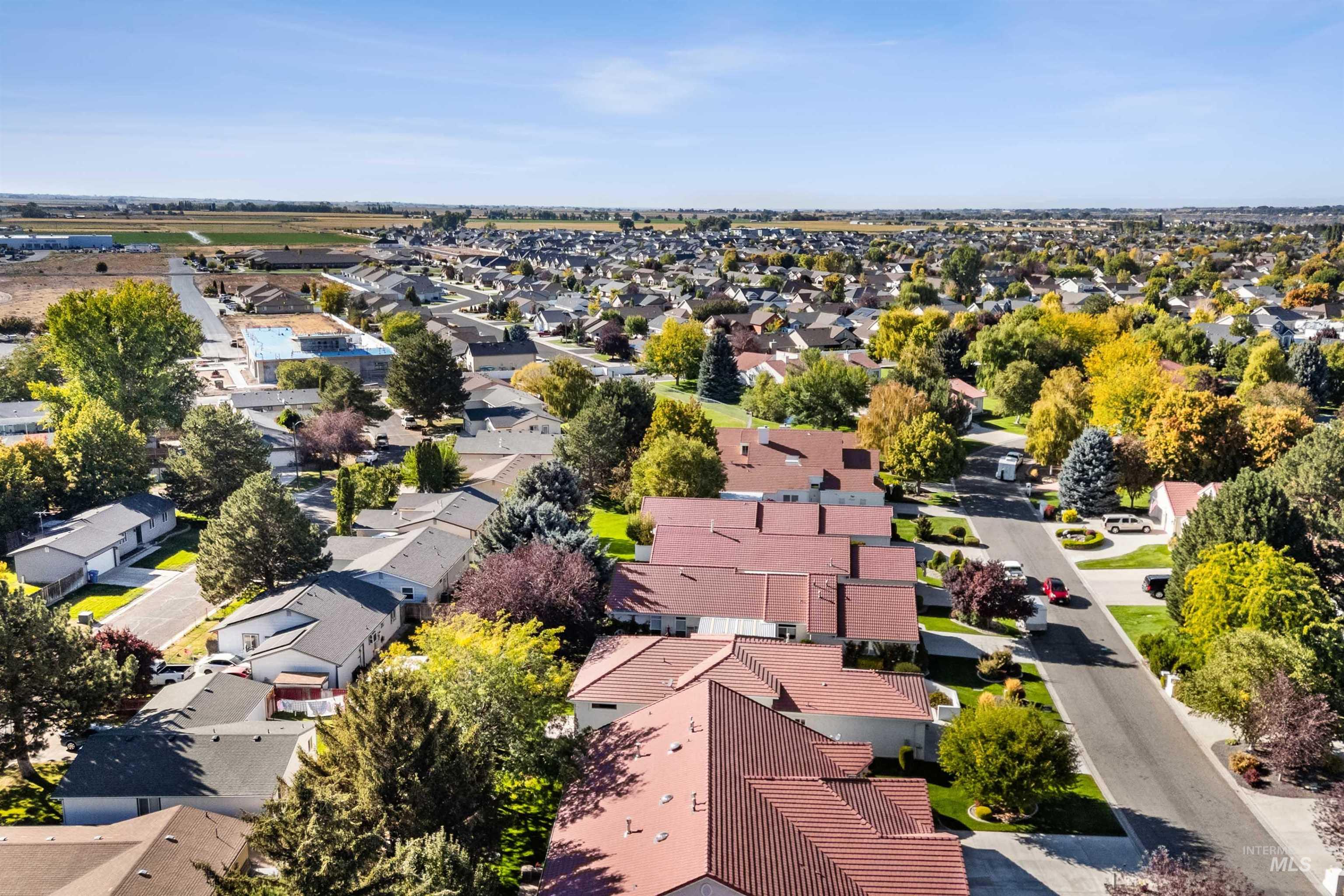 215 Los Lagos, Twin Falls, Idaho 83301, 3 Bedrooms, 2 Bathrooms, Residential For Sale, Price $382,000,MLS 98963043