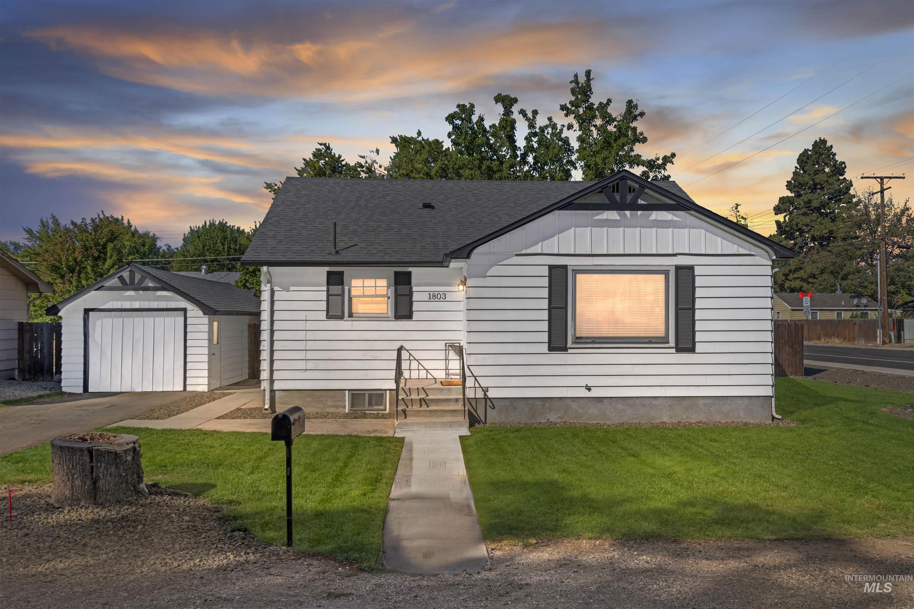 1803 S Arcadia, Boise, Idaho 83705, 4 Bedrooms, 2 Bathrooms, Residential For Sale, Price $449,900,MLS 98963083