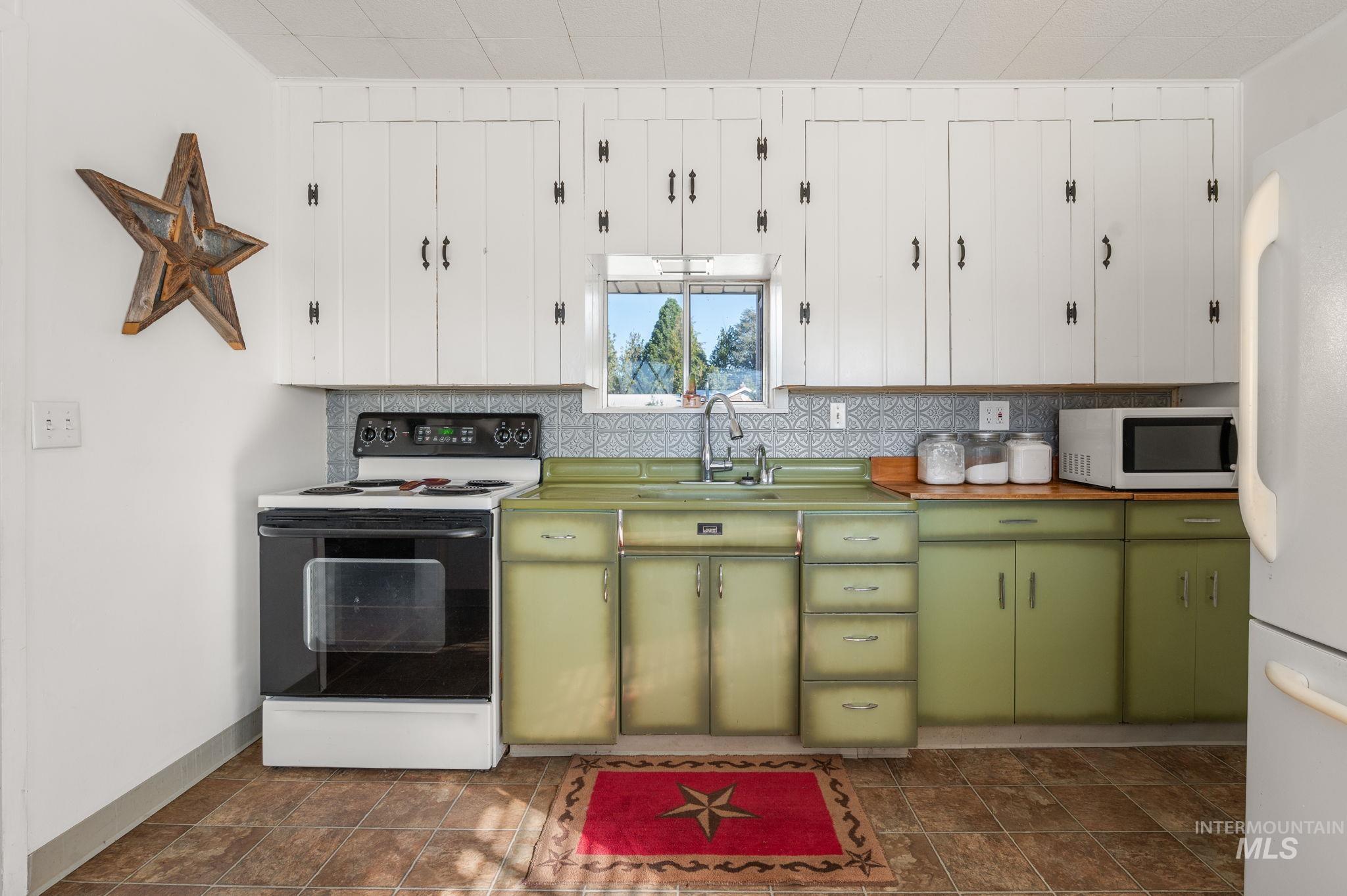 2208 4th Ave, Clarkston, Washington 99403, 3 Bedrooms, 1 Bathroom, Residential For Sale, Price $334,000,MLS 98963093