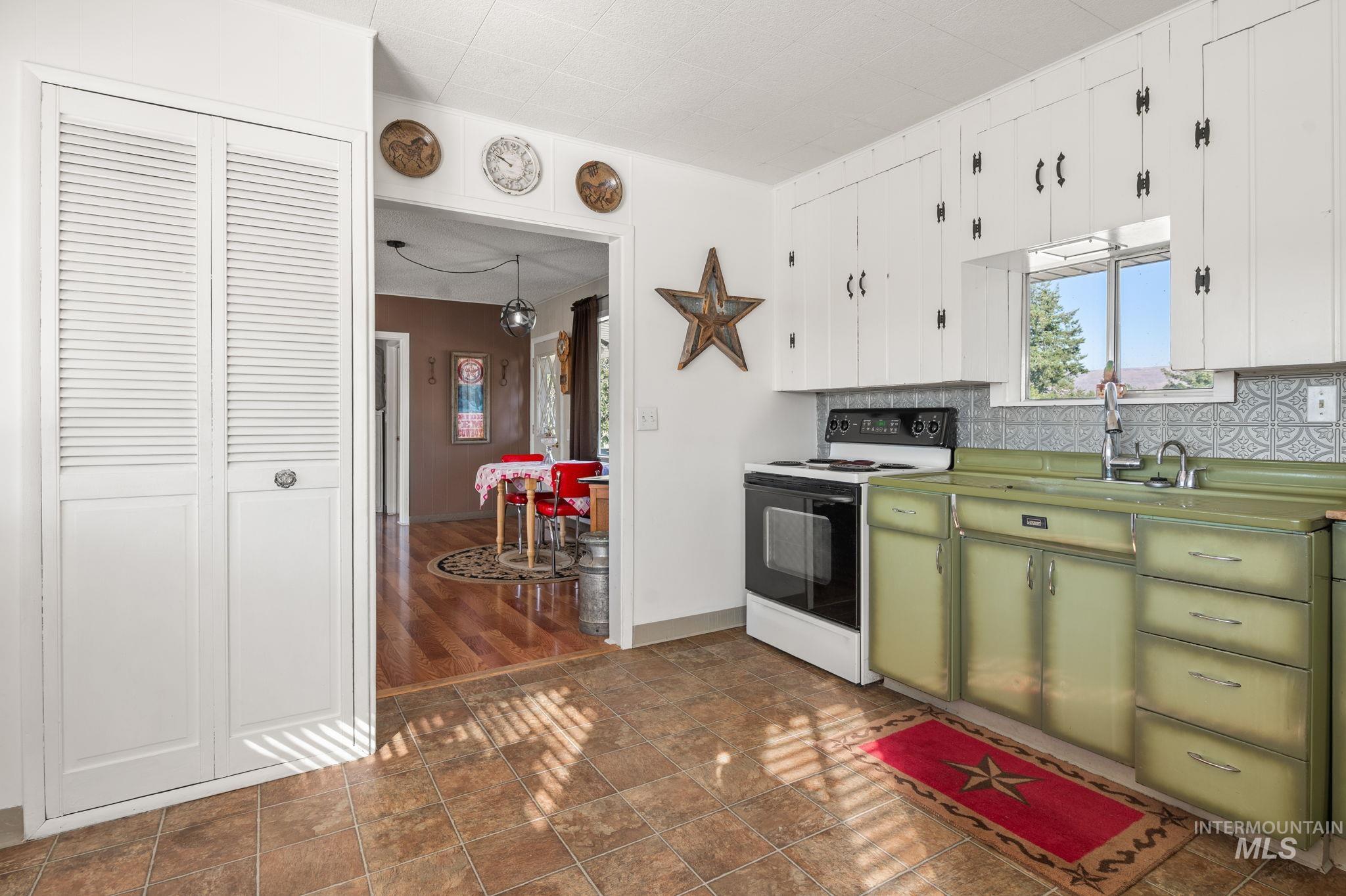 2208 4th Ave, Clarkston, Washington 99403, 3 Bedrooms, 1 Bathroom, Residential For Sale, Price $334,000,MLS 98963093