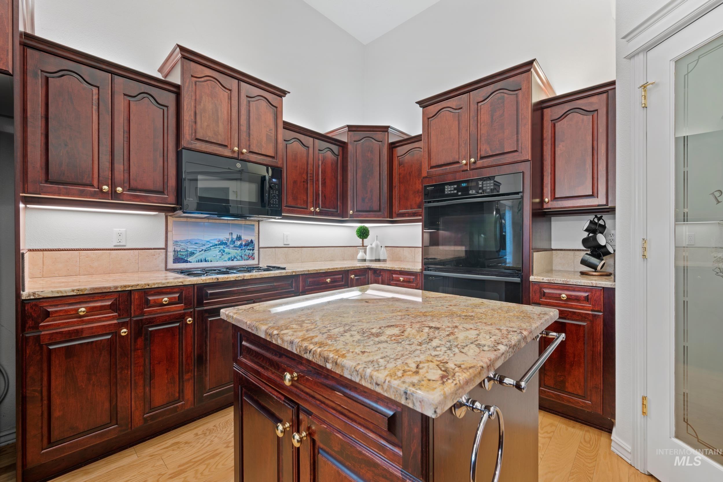 2615 SE 5th Way, Meridian, Idaho 83642-7411, 4 Bedrooms, 3 Bathrooms, Residential For Sale, Price $749,900,MLS 98963098