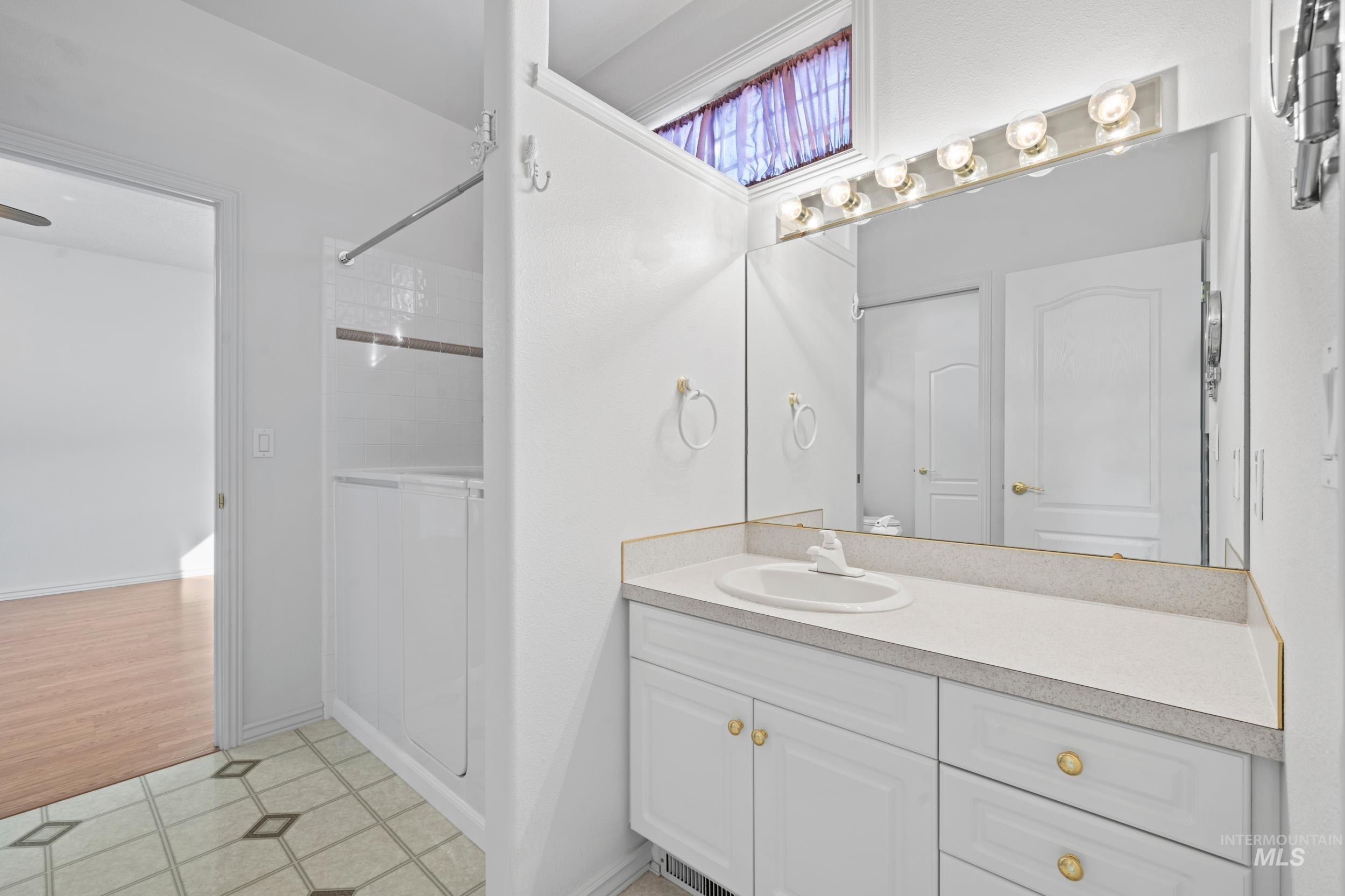 2615 SE 5th Way, Meridian, Idaho 83642-7411, 4 Bedrooms, 3 Bathrooms, Residential For Sale, Price $749,900,MLS 98963098