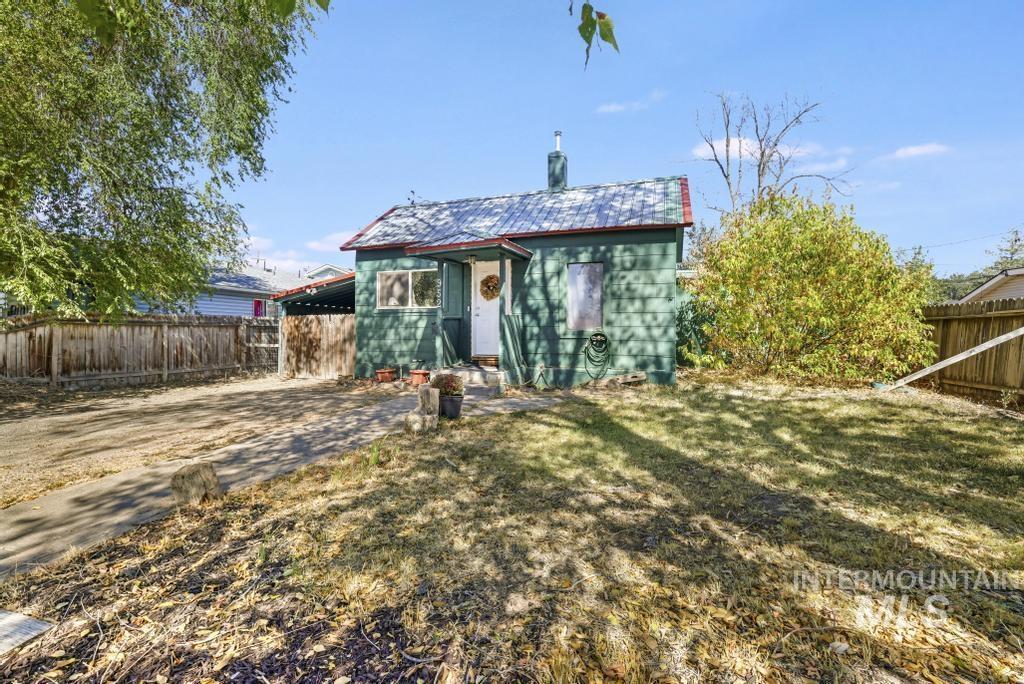 952 2nd Ave W, Twin Falls, Idaho 83301-5401, 3 Bedrooms, 1 Bathroom, Residential For Sale, Price $185,000,MLS 98963147