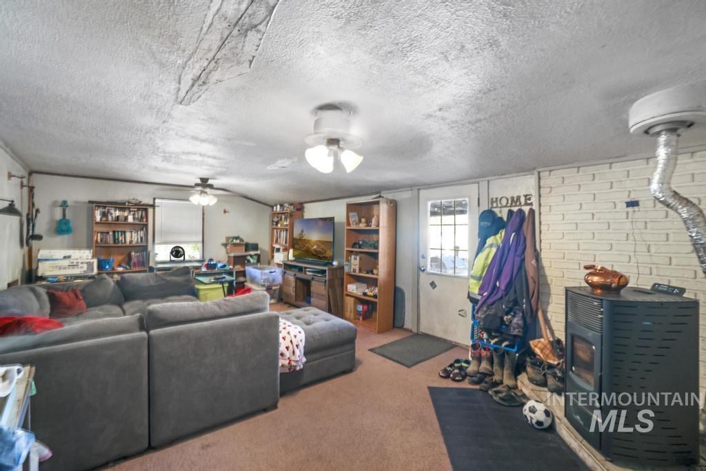 952 2nd Ave W, Twin Falls, Idaho 83301-5401, 3 Bedrooms, 1 Bathroom, Residential For Sale, Price $185,000,MLS 98963147