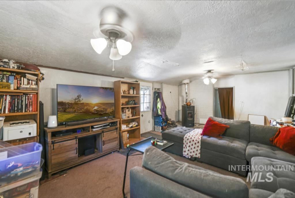 952 2nd Ave W, Twin Falls, Idaho 83301-5401, 3 Bedrooms, 1 Bathroom, Residential For Sale, Price $185,000,MLS 98963147