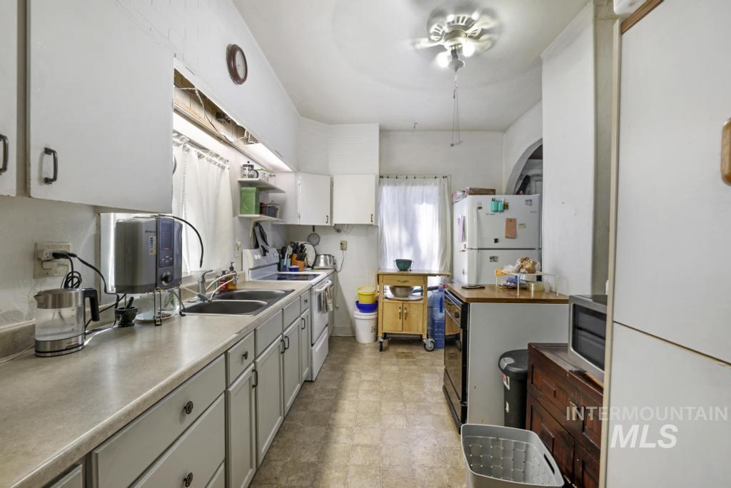 952 2nd Ave W, Twin Falls, Idaho 83301-5401, 3 Bedrooms, 1 Bathroom, Residential For Sale, Price $185,000,MLS 98963147