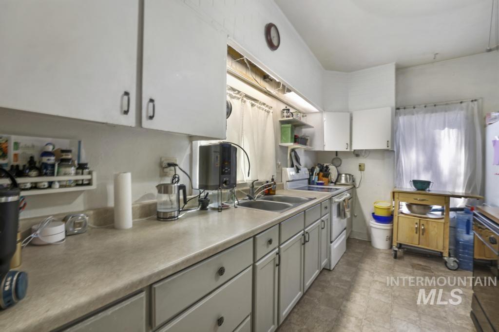 952 2nd Ave W, Twin Falls, Idaho 83301-5401, 3 Bedrooms, 1 Bathroom, Residential For Sale, Price $185,000,MLS 98963147