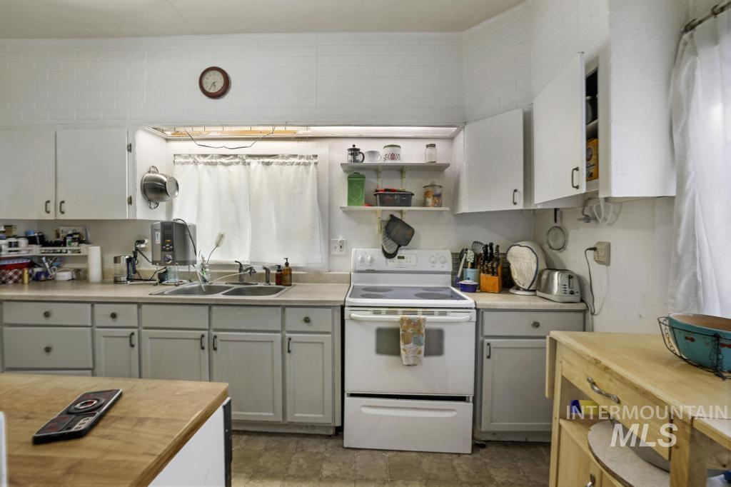 952 2nd Ave W, Twin Falls, Idaho 83301-5401, 3 Bedrooms, 1 Bathroom, Residential For Sale, Price $185,000,MLS 98963147