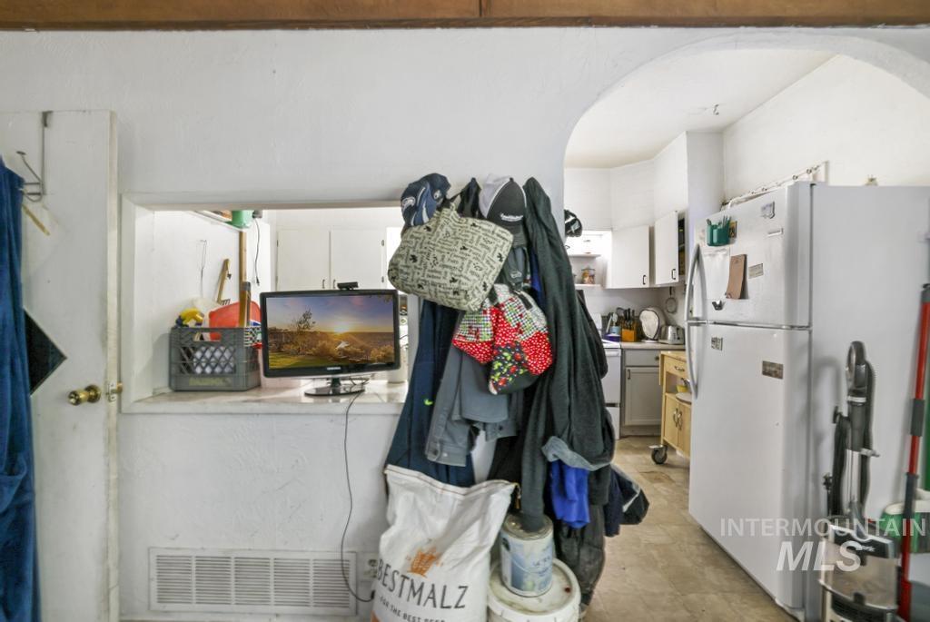 952 2nd Ave W, Twin Falls, Idaho 83301-5401, 3 Bedrooms, 1 Bathroom, Residential For Sale, Price $185,000,MLS 98963147