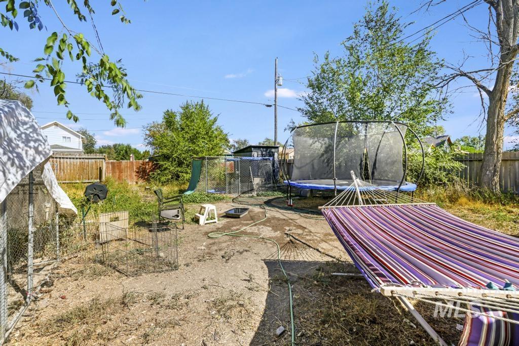 952 2nd Ave W, Twin Falls, Idaho 83301-5401, 3 Bedrooms, 1 Bathroom, Residential For Sale, Price $185,000,MLS 98963147