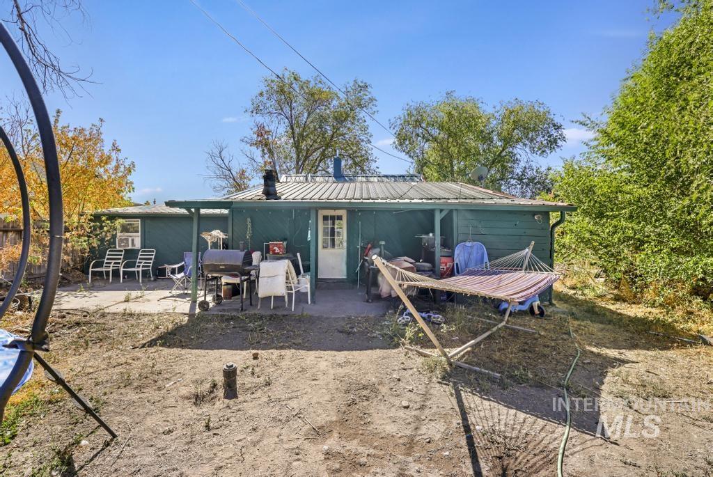 952 2nd Ave W, Twin Falls, Idaho 83301-5401, 3 Bedrooms, 1 Bathroom, Residential For Sale, Price $185,000,MLS 98963147