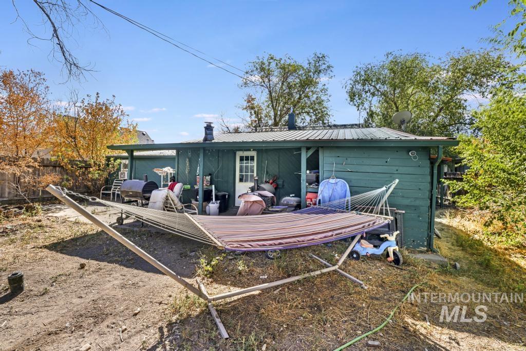 952 2nd Ave W, Twin Falls, Idaho 83301-5401, 3 Bedrooms, 1 Bathroom, Residential For Sale, Price $185,000,MLS 98963147