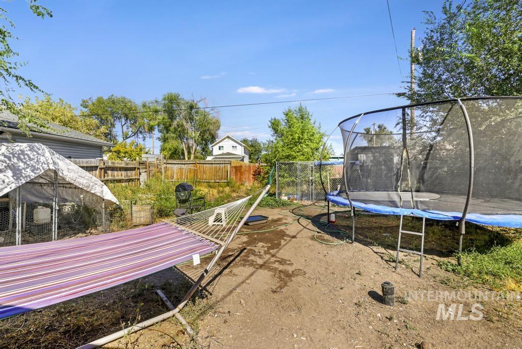 952 2nd Ave W, Twin Falls, Idaho 83301-5401, 3 Bedrooms, 1 Bathroom, Residential For Sale, Price $185,000,MLS 98963147