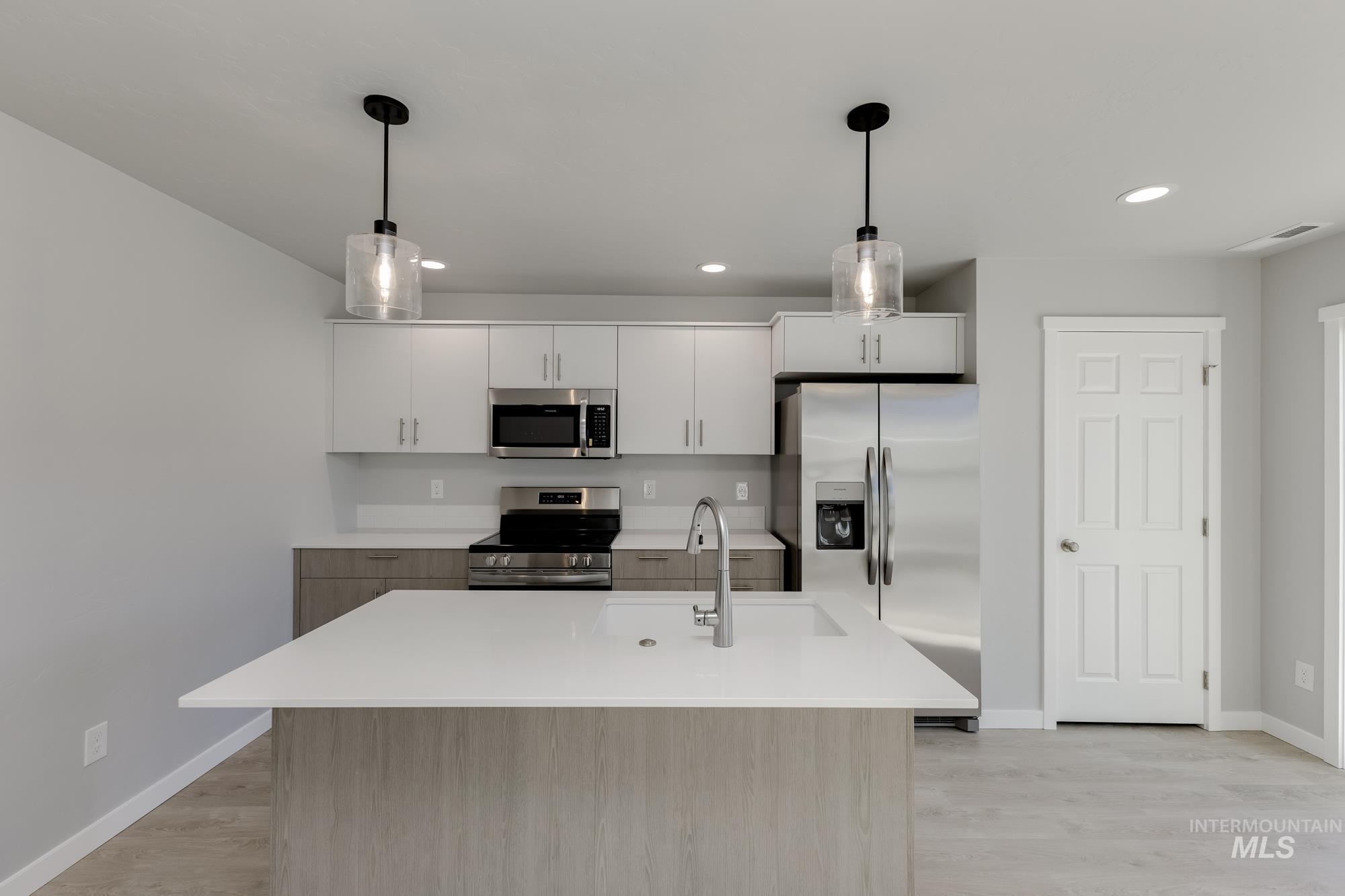 105 Bighorn St, Horseshoe Bend, Idaho 83629, 3 Bedrooms, 2.5 Bathrooms, Residential For Sale, Price $339,990,MLS 98963156