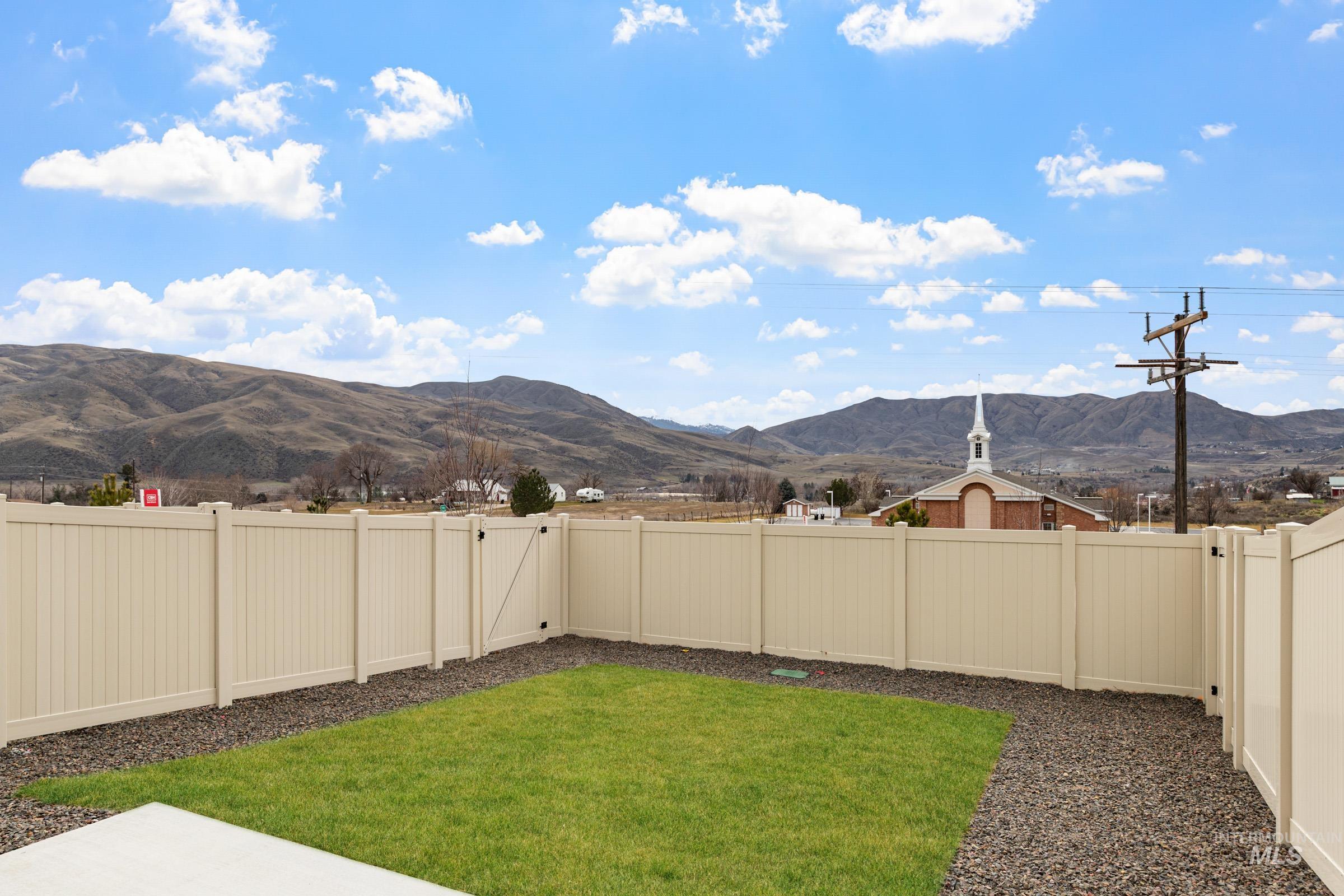 107 Bighorn St, Horseshoe Bend, Idaho 83629, 3 Bedrooms, 2.5 Bathrooms, Residential For Sale, Price $327,990, 98963157