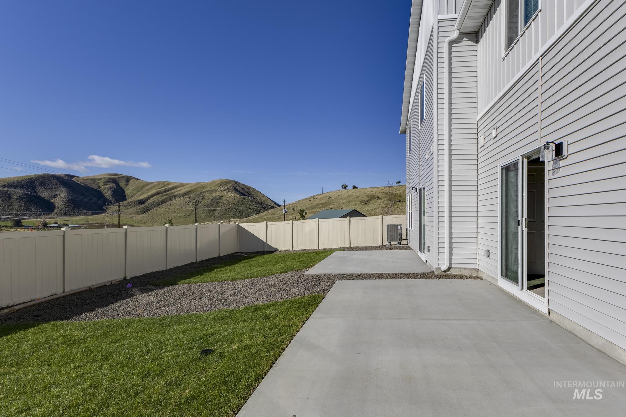 107 Bighorn St, Horseshoe Bend, Idaho 83629, 3 Bedrooms, 2.5 Bathrooms, Residential For Sale, Price $338,990,MLS 98963157