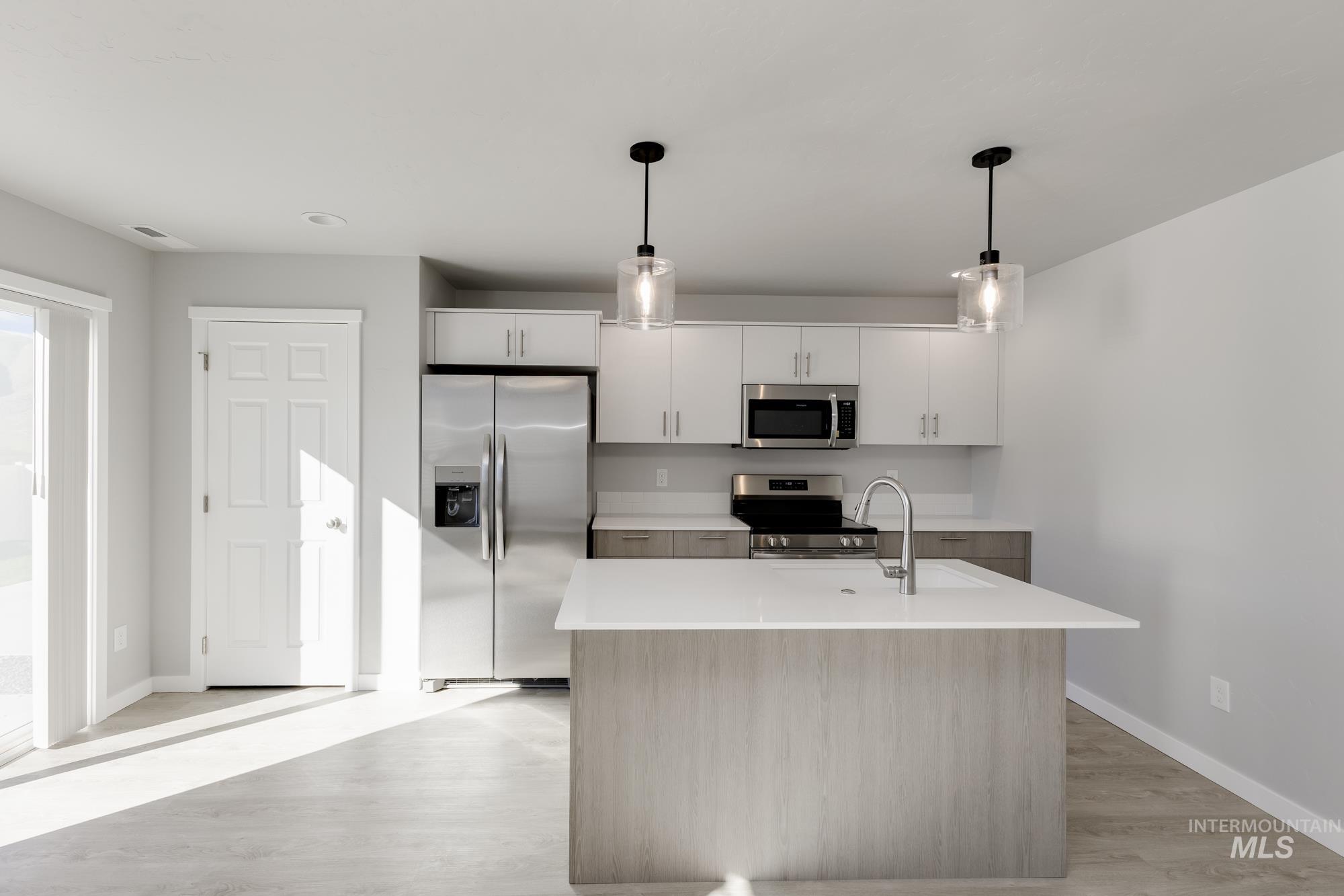 107 Bighorn St, Horseshoe Bend, Idaho 83629, 3 Bedrooms, 2.5 Bathrooms, Residential For Sale, Price $338,990,MLS 98963157