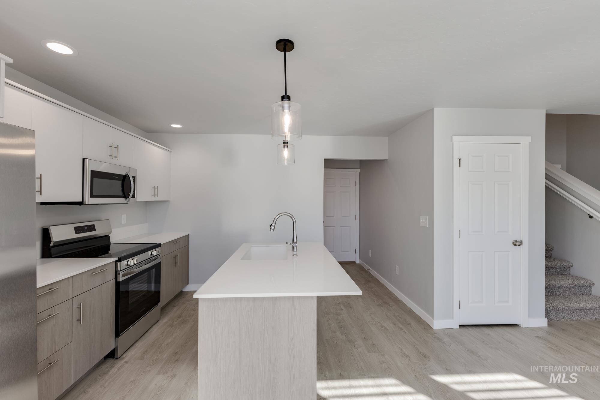 107 Bighorn St, Horseshoe Bend, Idaho 83629, 3 Bedrooms, 2.5 Bathrooms, Residential For Sale, Price $338,990,MLS 98963157