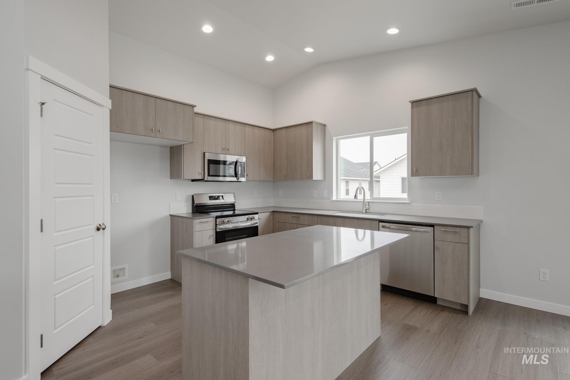 6333 W Naxos St, Meridian, Idaho 83646, 4 Bedrooms, 2 Bathrooms, Residential For Sale, Price $469,990,MLS 98963158