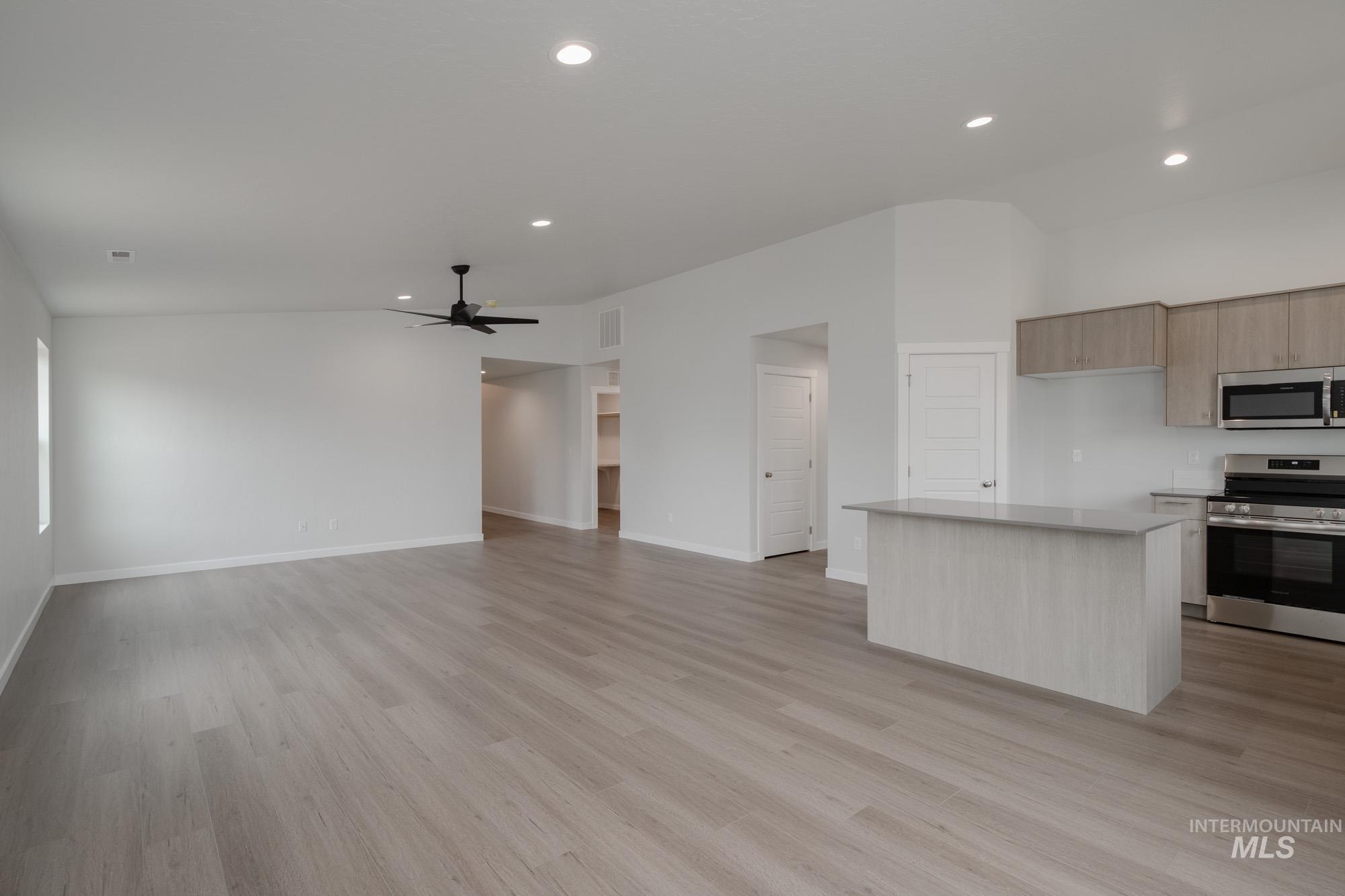 6333 W Naxos St, Meridian, Idaho 83646, 4 Bedrooms, 2 Bathrooms, Residential For Sale, Price $469,990,MLS 98963158