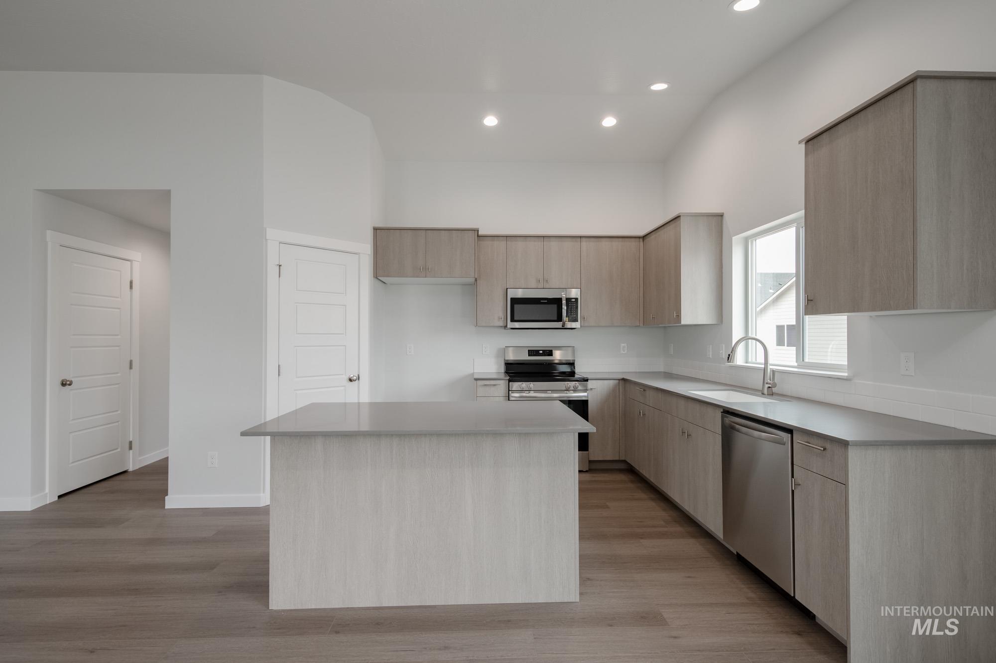 6333 W Naxos St, Meridian, Idaho 83646, 4 Bedrooms, 2 Bathrooms, Residential For Sale, Price $469,990,MLS 98963158