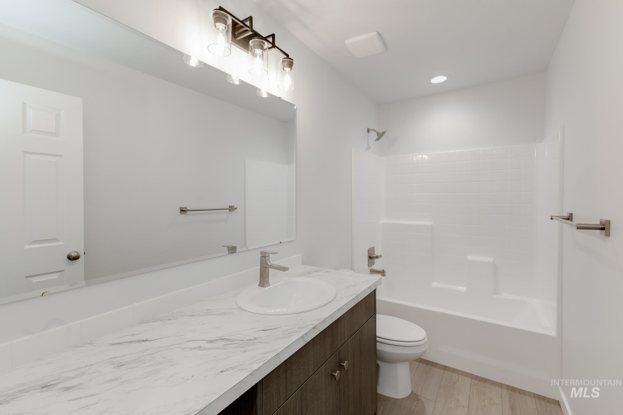 3132 N Arroyo Vista Way, Kuna, Idaho 83634, 3 Bedrooms, 2 Bathrooms, Residential For Sale, Price $394,990,MLS 98963180