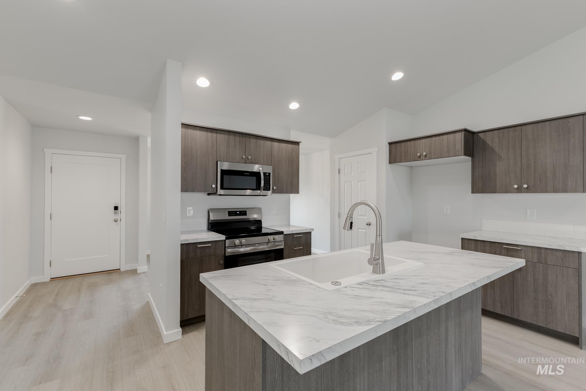 3132 N Arroyo Vista Way, Kuna, Idaho 83634, 3 Bedrooms, 2 Bathrooms, Residential For Sale, Price $394,990,MLS 98963180