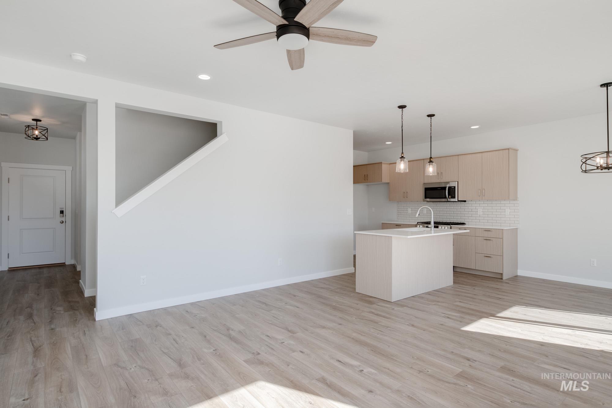 4233 E Hillsong St, Meridian, Idaho 83709, 3 Bedrooms, 2.5 Bathrooms, Residential For Sale, Price $426,990,MLS 98963181