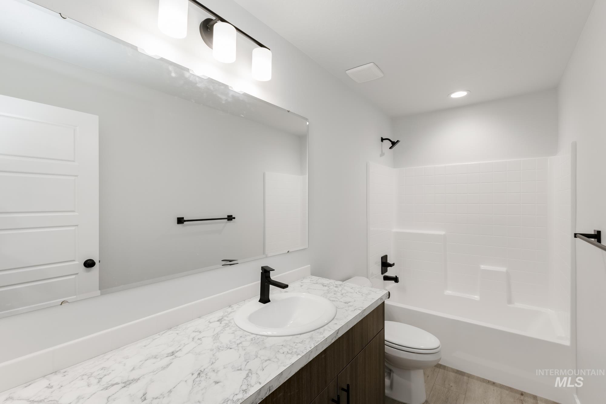 7072 S Old Farm Ave, Meridian, Idaho 83642, 4 Bedrooms, 2.5 Bathrooms, Residential For Sale, Price $454,990,MLS 98963185