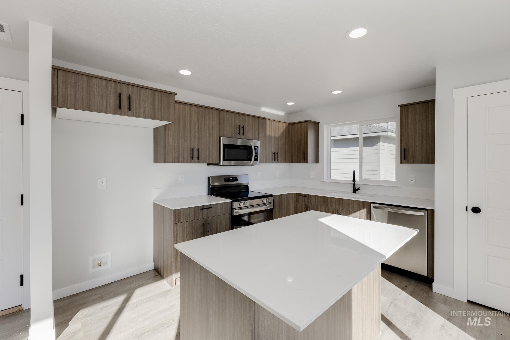 7072 S Old Farm Ave, Meridian, Idaho 83642, 4 Bedrooms, 2.5 Bathrooms, Residential For Sale, Price $454,990,MLS 98963185