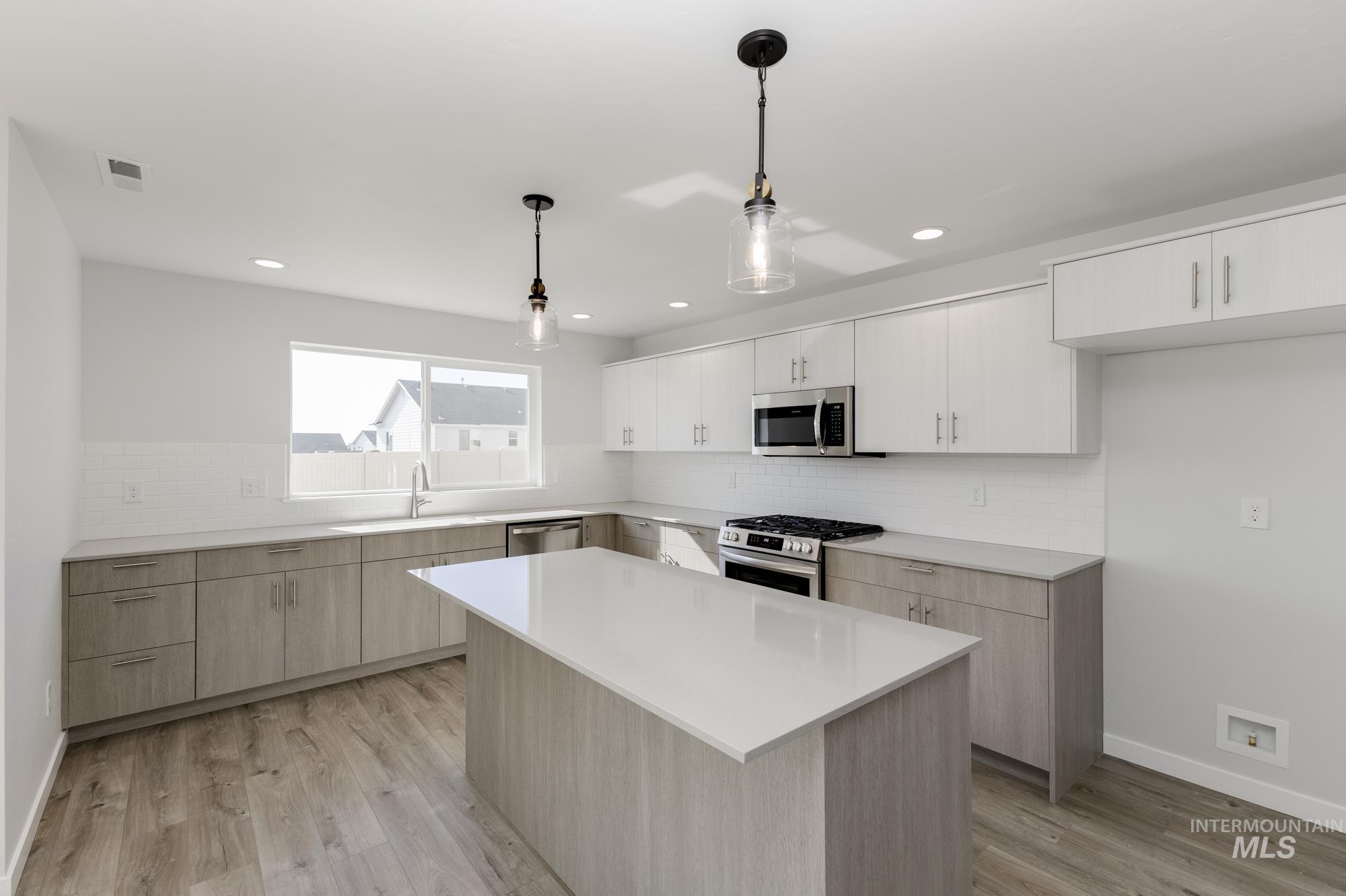 1223 W Pack River Dr, Meridian, Idaho 83642, 5 Bedrooms, 2.5 Bathrooms, Residential For Sale, Price $589,990,MLS 98963190