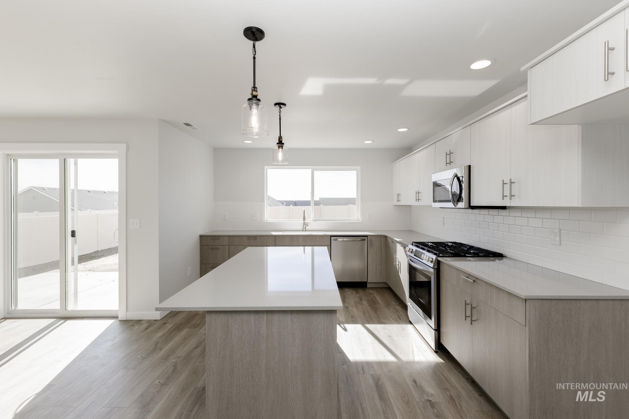 1223 W Pack River Dr, Meridian, Idaho 83642, 5 Bedrooms, 2.5 Bathrooms, Residential For Sale, Price $589,990,MLS 98963190