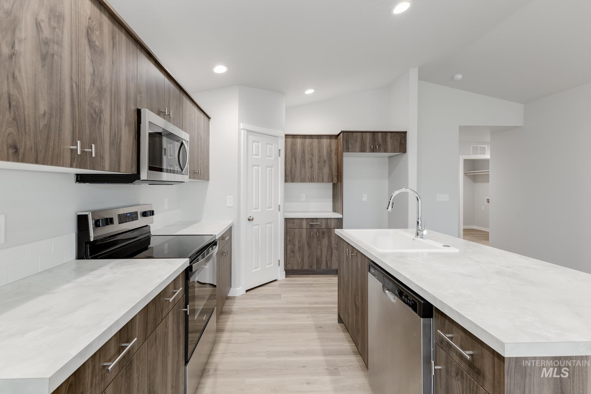 16317 Fill Ave, Caldwell, Idaho 83607, 3 Bedrooms, 2 Bathrooms, Residential For Sale, Price $404,990,MLS 98963196